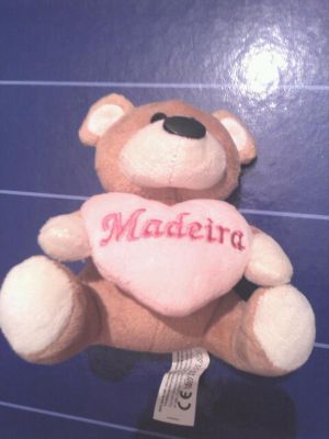 Peluche ursinho com corao MADEIRA