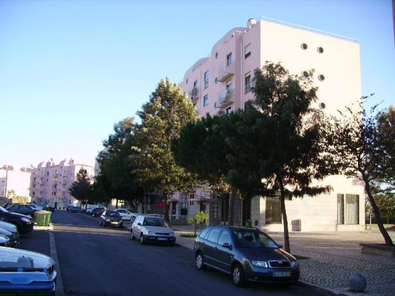 T2 mobilado em Lisboa, junto aos Jardins do Cristo Rei