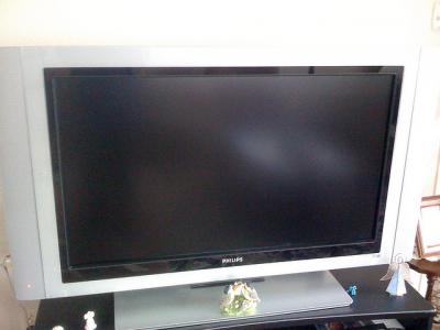 Sony KLV-32S200A 42" Multi-System HDTV LCD TV cost $550