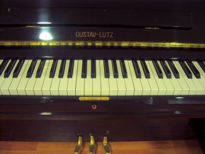 Piano Vertical alemo Gustav Lutz