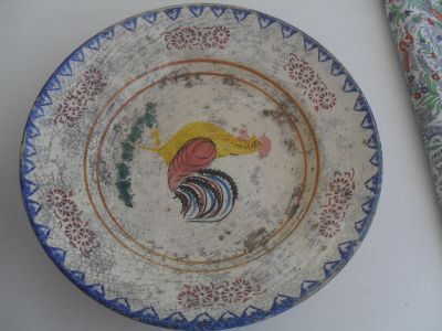 Prato com mais de 230 anos muito bonito