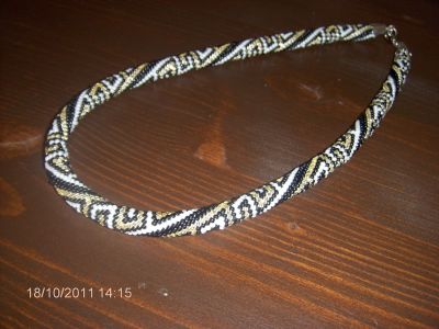 O lao dourado. COLAR, CORDO