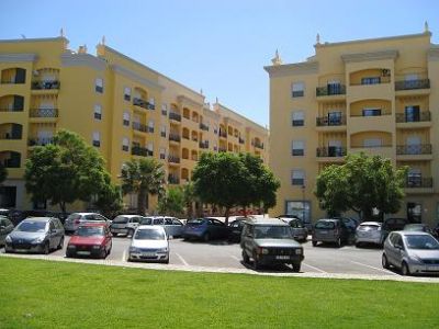 Alugo lojas em Faro c/ opo de compra 