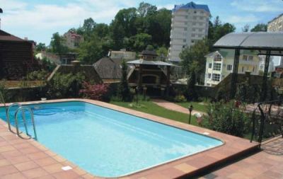 Jardineiro/Piscineiro. Limpeza e manuteno de jardins e piscinas.