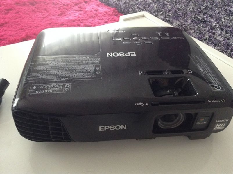 Projector epson th-w490 (ano 2014) hd ready 720 p/Poucas Horas de utilizao (150 Horas)