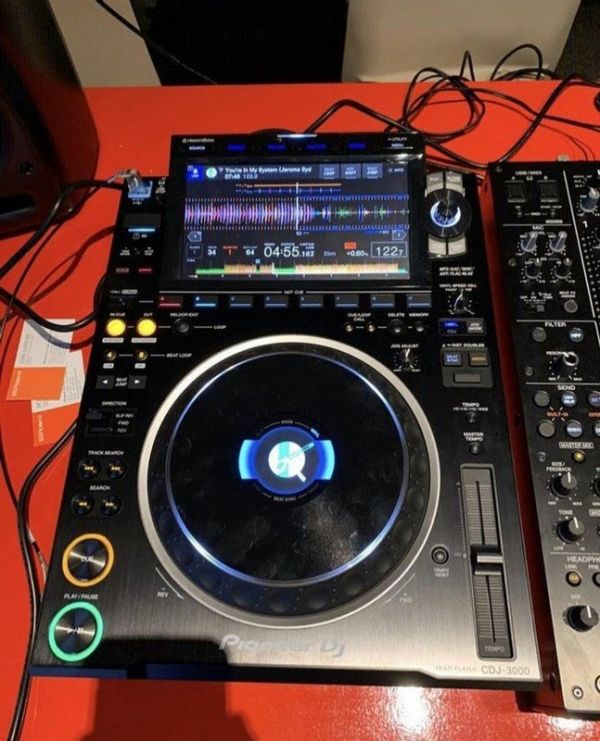 Pioneer CDJ-3000 Professional DJ Multi Player =1400 EUR , Pioneer CDJ-2000NXS2 Multi Player =1000EUR