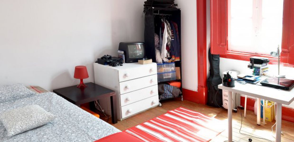 Quarto com Cama de Casal e Frigorifico nos Anjos/Picoas com despesas